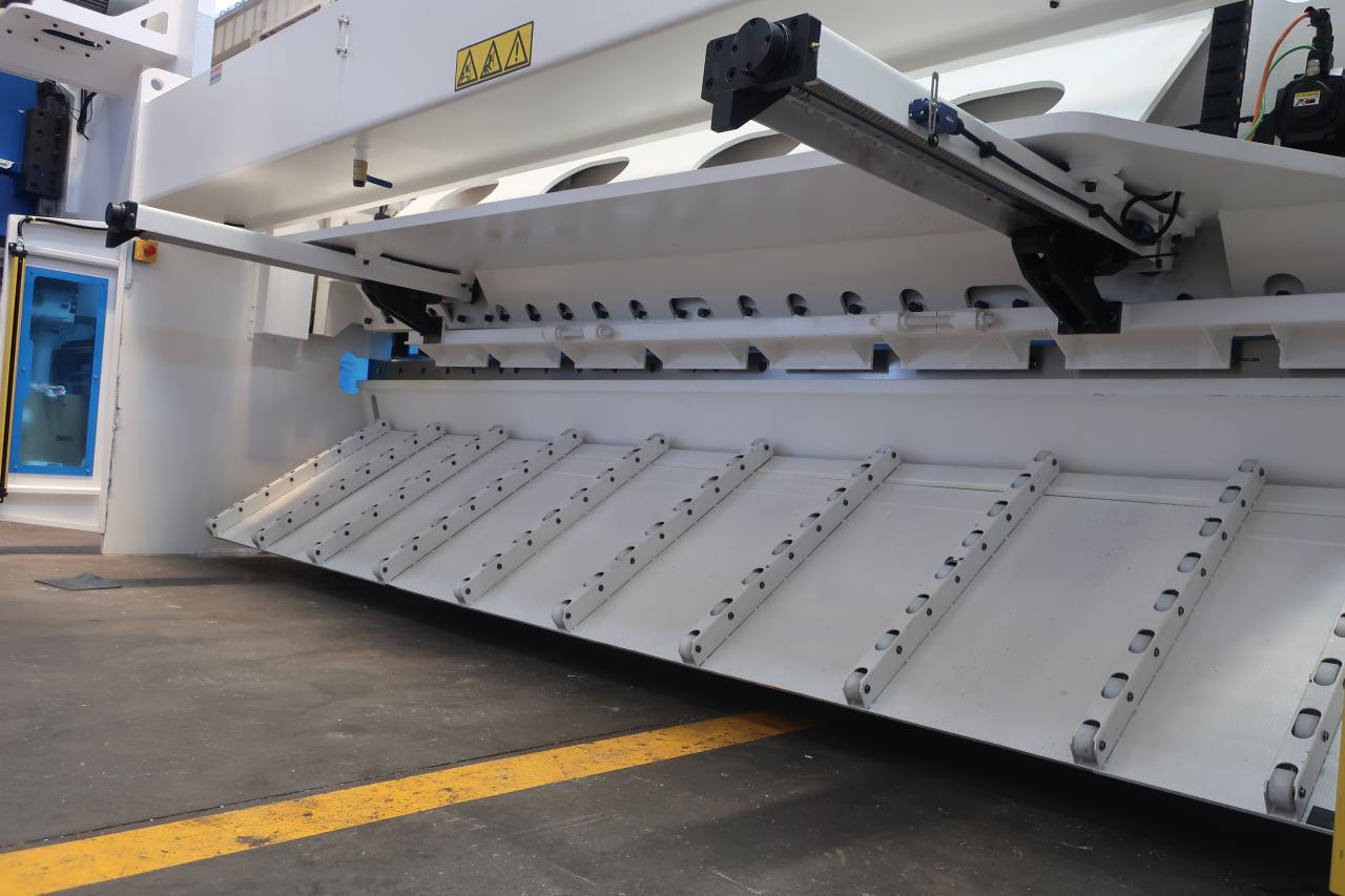 16mm Hydraulic Guillotine Shearing Machine For Sheet Metal Cutting 6 Meters