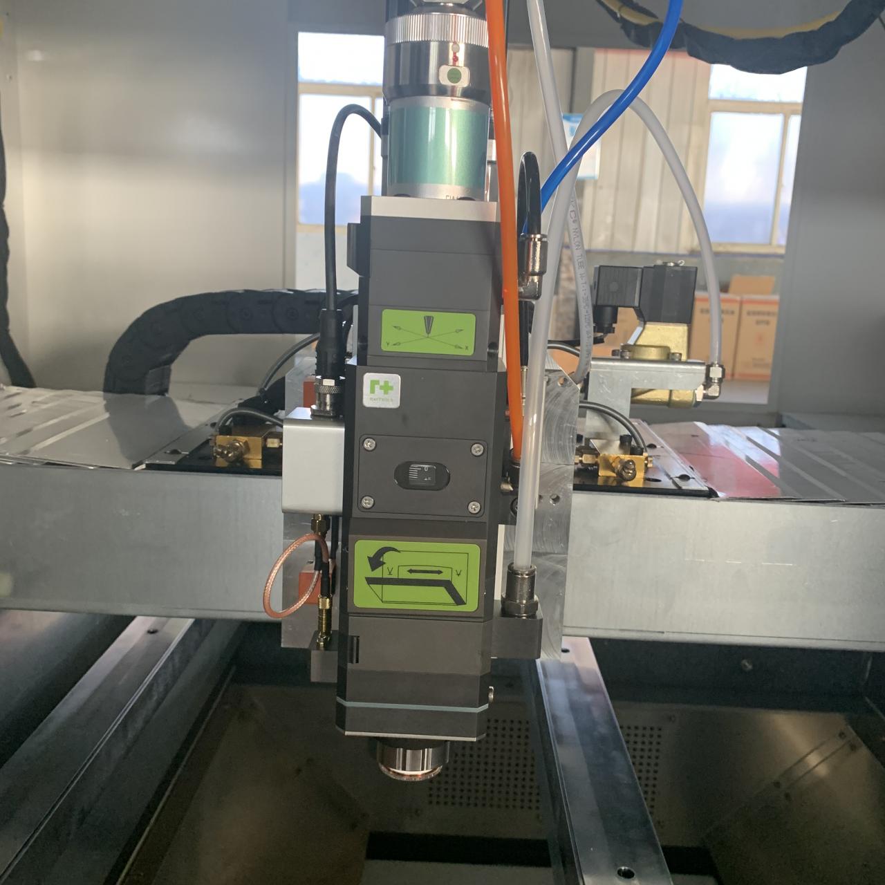 1kw 2kw Good Price Fiber Laser Cutting Machine For Sheet Metal 1kw 2kw Good Price Fiber Laser Cutting Machine For Sheet Metal