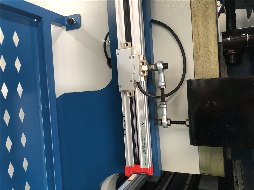 3+1 Axis Cnc Hydraulic Press Brake With Esa System 3+1 Axis Cnc Hydraulic Press Brake With Esa System