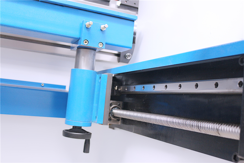3+1 Axis Cnc Hydraulic Press Brake With Esa System 3+1 Axis Cnc Hydraulic Press Brake With Esa System