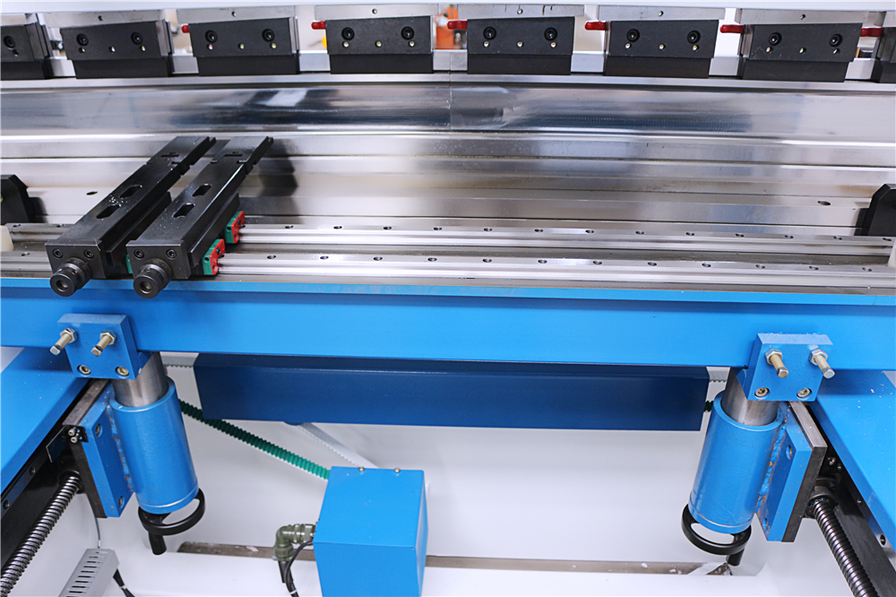 3+1 Axis Cnc Hydraulic Press Brake With Esa System 3+1 Axis Cnc Hydraulic Press Brake With Esa System