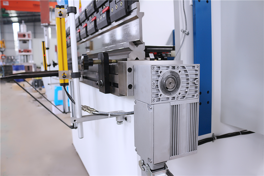 3+1 Axis Cnc Hydraulic Press Brake With Esa System 3+1 Axis Cnc Hydraulic Press Brake With Esa System