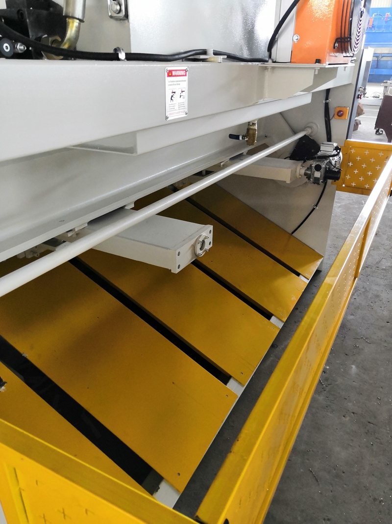 6mm Q11 Electric Sheet Plate Shearing Machine 8 Feet Sheet Metal Shearing Machine 6mm Q11 Electric Sheet Plate Shearing Machine 8 Feet Sheet Metal Shearing Machine