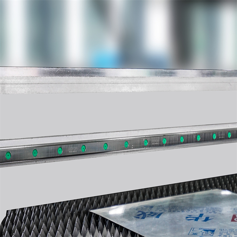 China Iron Laser Cutting Machine Price 4000W Metal Sheet Fiber Laser Cutting Machine
