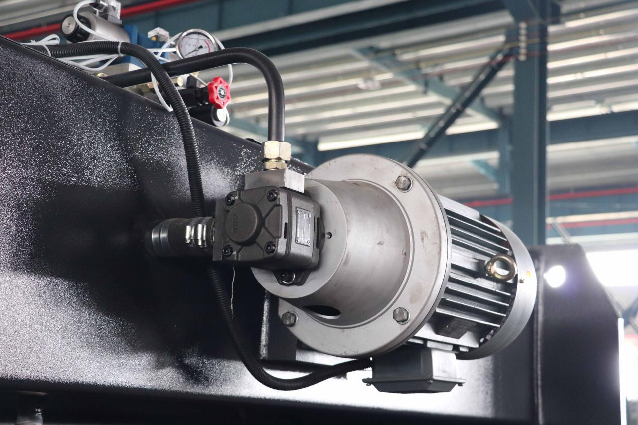 Cnc Hydraulic Press Brake Machine Bending Servo Electric Press Brake 40T