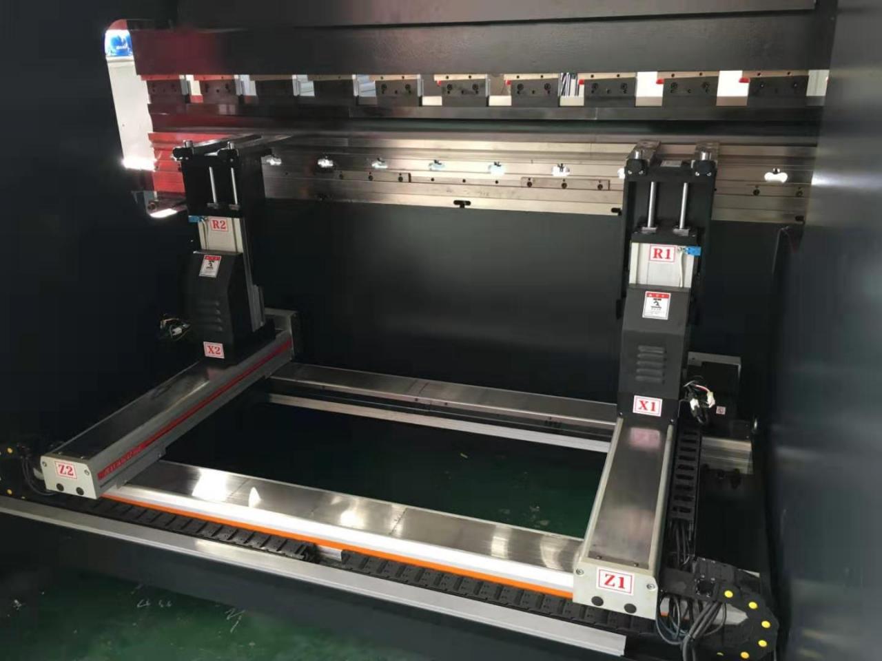 Hydraulic Stainless Steel Wc67y/k-300/6000 Mould Crowning Press Brake