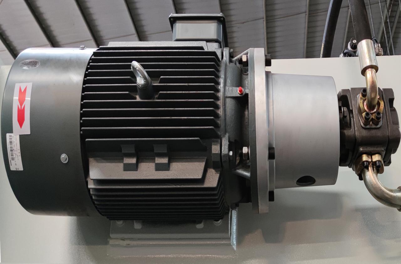 Qc11k Hydraulic Shear Machine And Guillotine Shearing Machine For Sheet Metal Cutting Qc11k Hydraulic Shear Machine And Guillotine Shearing Machine For Sheet Metal Cutting