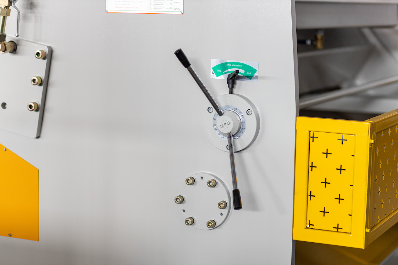 Qc11y 8x3200 Sheet Metal Shearing Machine Steel Plate Hydraulic Shearing Machine