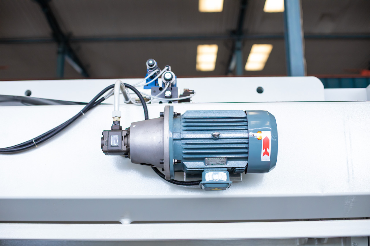 Qc11y 8x3200 Sheet Metal Shearing Machine Steel Plate Hydraulic Shearing Machine