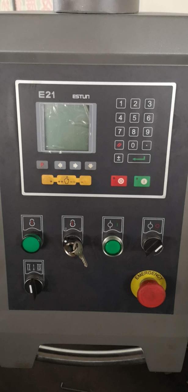 Qc12y 6x3200 Hydraulic Plate Sliding Table Saw Guillotine Shear Cutting Machine Qc12y 6x3200 Hydraulic Plate Sliding Table Saw Guillotine Shear Cutting Machine