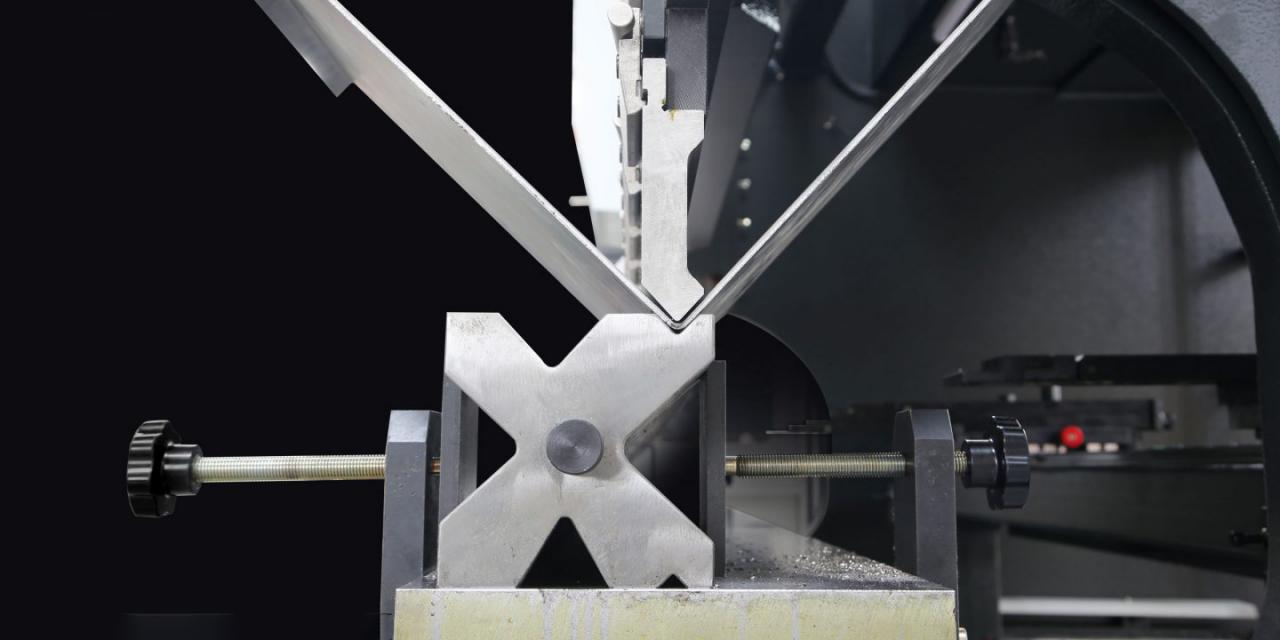 Wc67 Hydraulic Press Brake / CNC Press Bending Machine / Plate Bending Machine China Wc67 Hydraulic Press Brake / CNC Press Bending Machine / Plate Bending Machine China