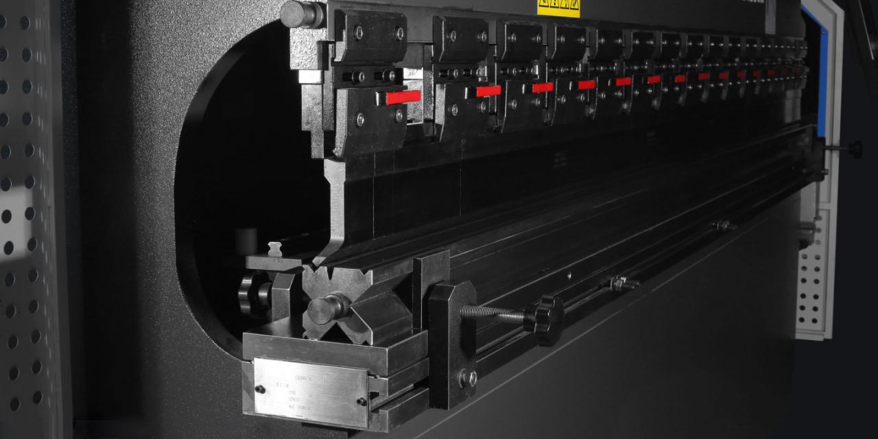 Wc67 Hydraulic Press Brake / CNC Press Bending Machine / Plate Bending Machine China Wc67 Hydraulic Press Brake / CNC Press Bending Machine / Plate Bending Machine China